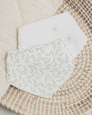 Daisy & greenery bibs (2-pack)