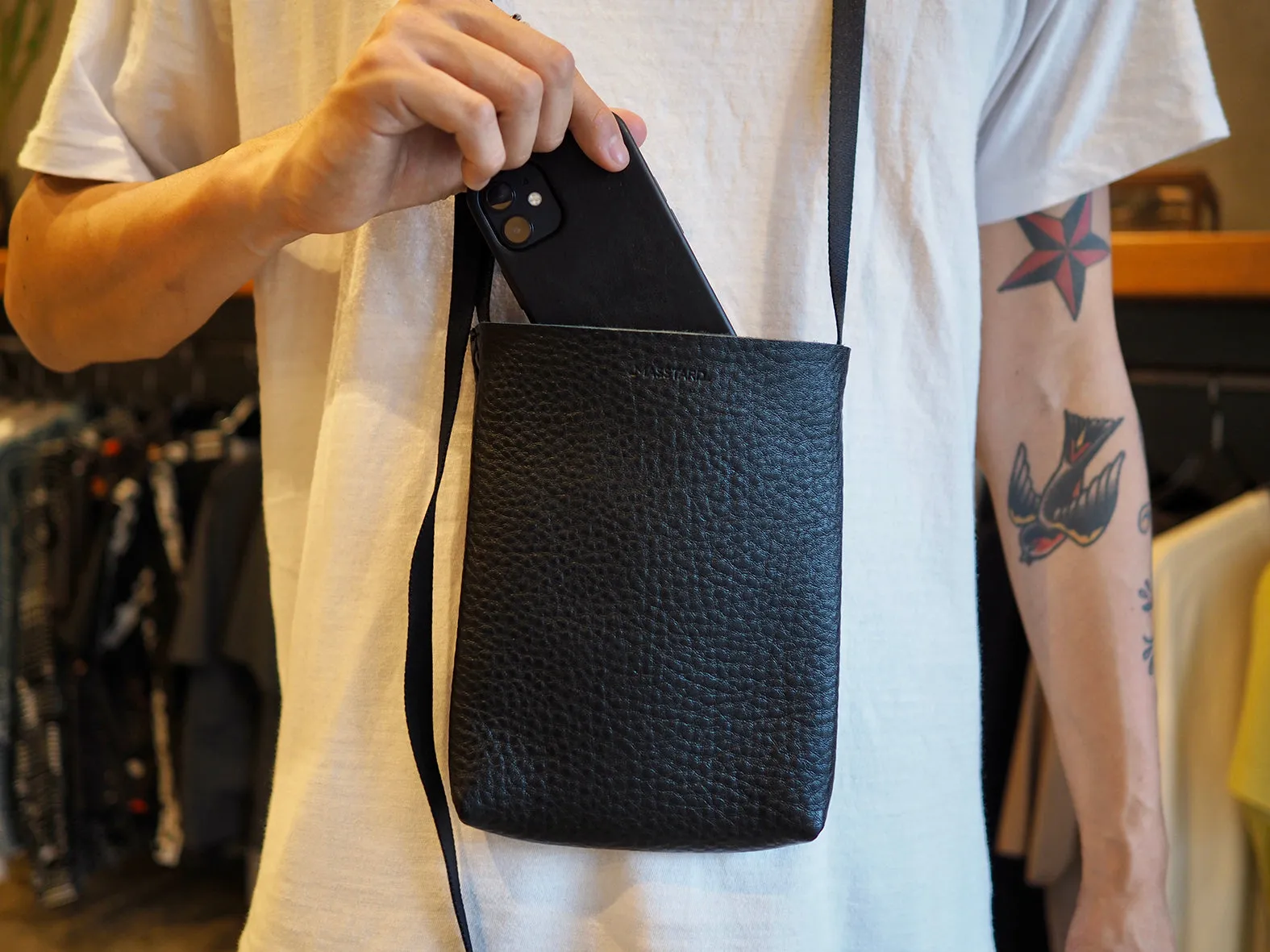 MASSTARD -MINIMAL LEATHER SACOCHE (Mini)- BLACK