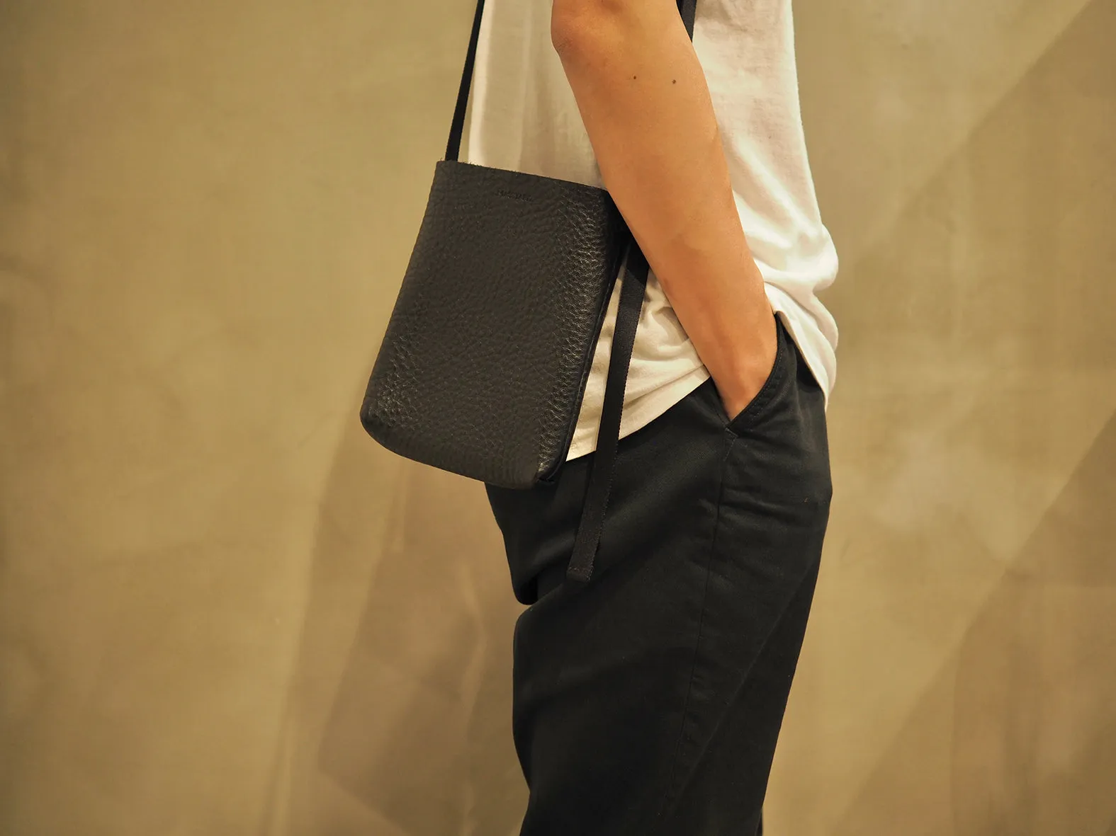 MASSTARD -MINIMAL LEATHER SACOCHE (Mini)- BLACK