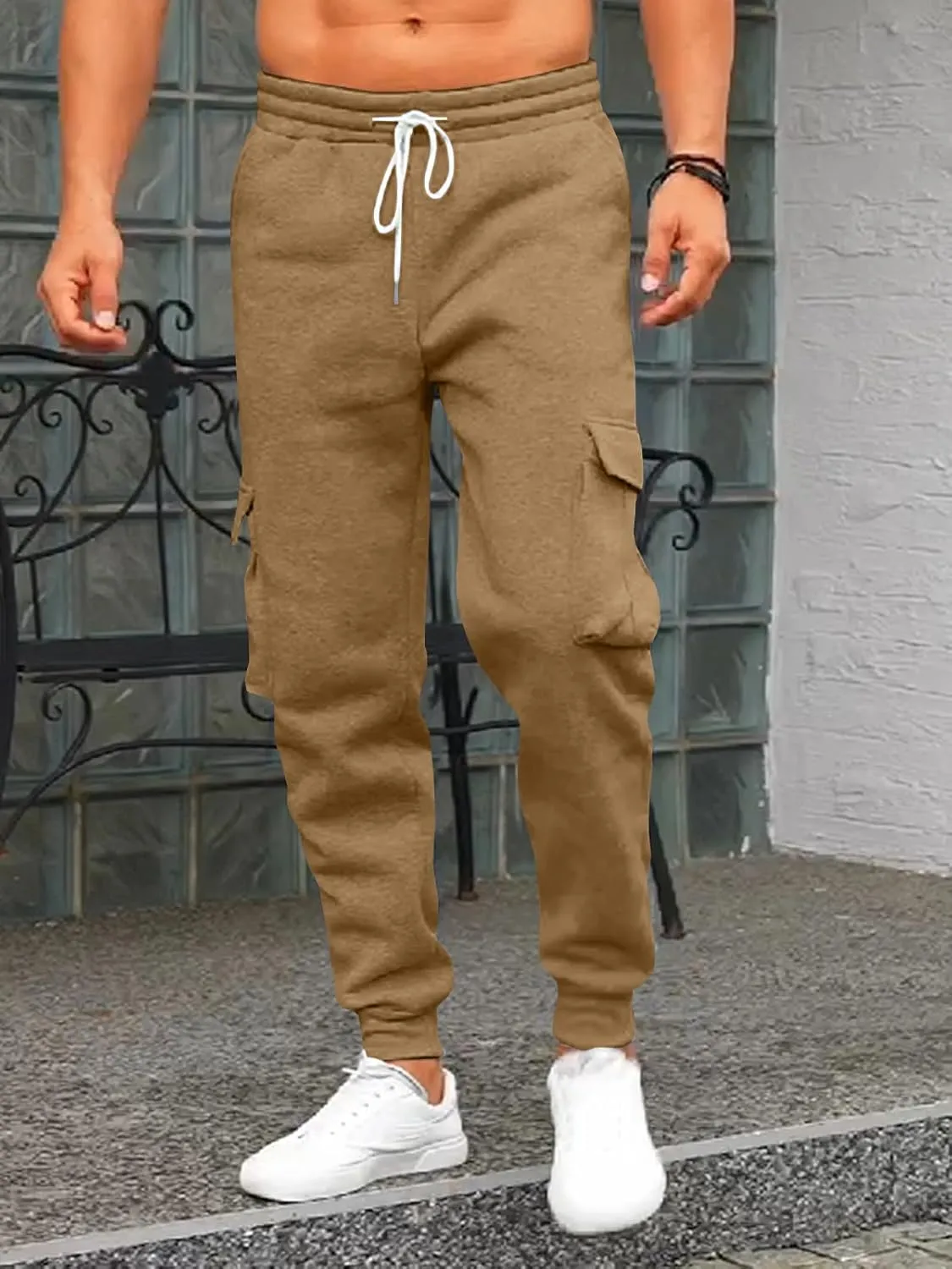 Mens Fleece Cargo Sweatpants Heavyweight Elastic Waist Pants with Pockets Baggy Drawstring Jogger Pants