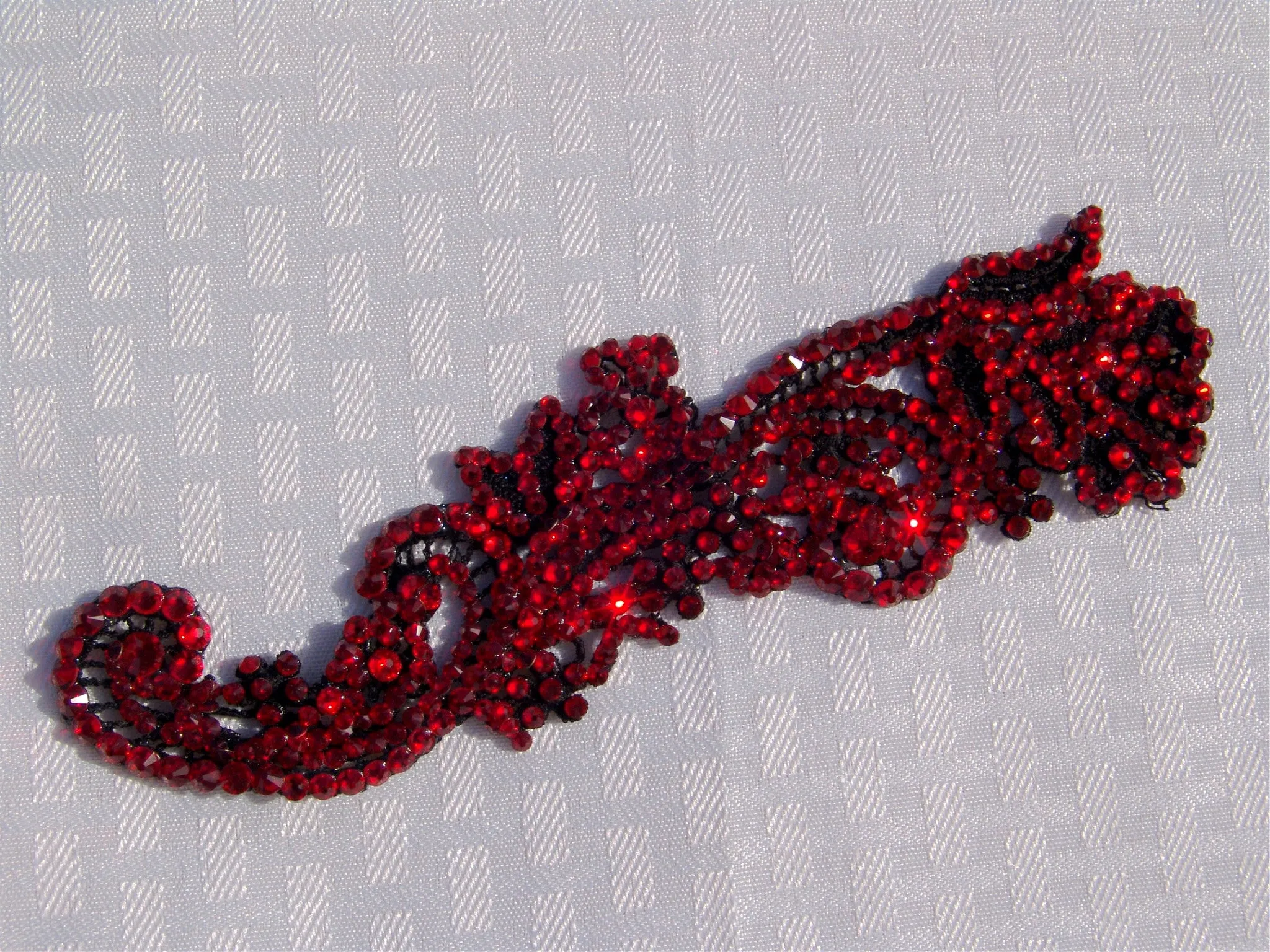 NUG T09425 Light Siam Stoned Black Venice Lace Appliqué